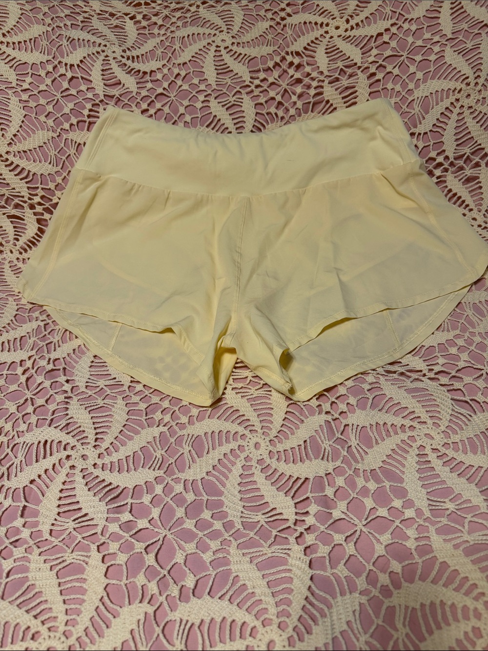 Women's Breathable Athletic Shorts - Pale Yellow